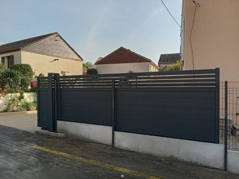 Portail et clôture gris anthracite, par JEHL PAYSAGE Fécamp